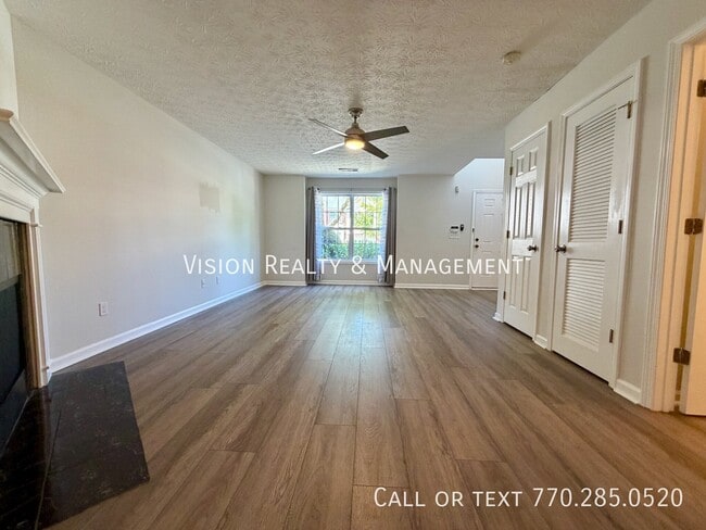 Building Photo - 2084 Manhattan Pkwy