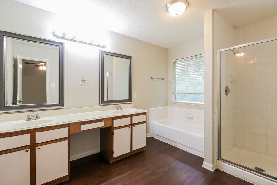Building Photo - 3831 Woodlace Dr