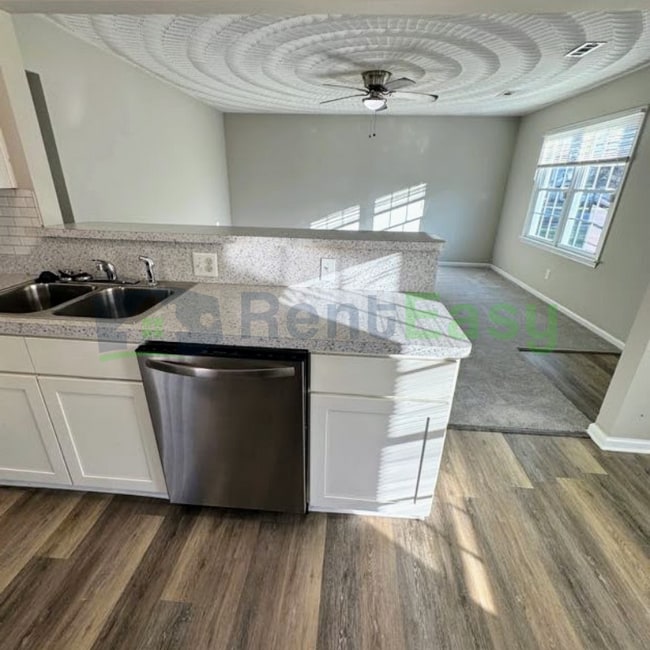 Building Photo - 1327 Hazel Ave