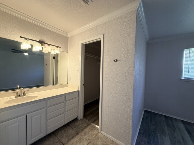 Building Photo - 7326 New Brunswick Dr