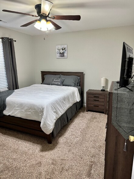 Building Photo - 1642 Thompson Dr