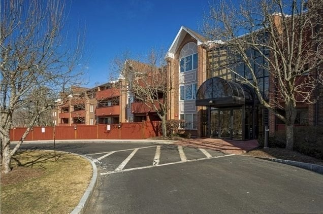 Building Photo - Spacious 2BR / 2BA First-Floor Condo with Balcony & Amenities at Rosemary Ridge