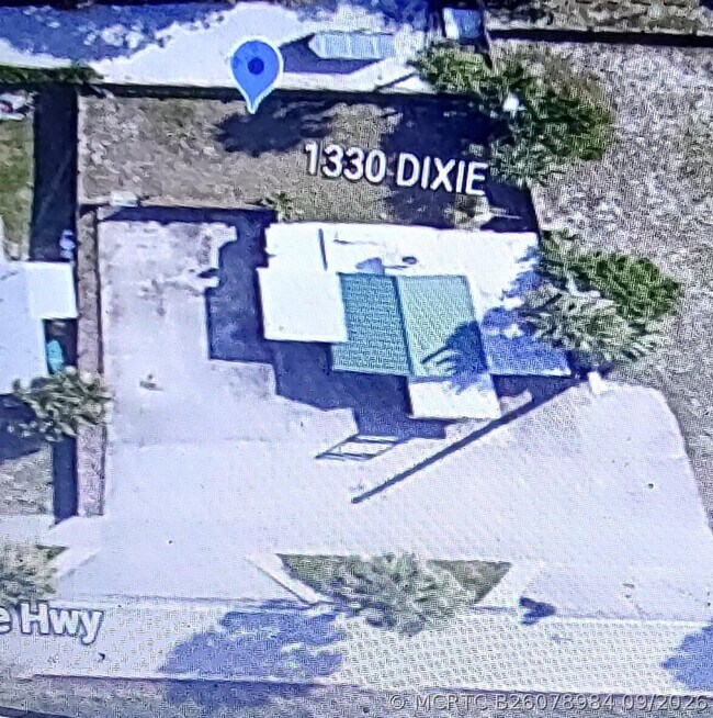 Building Photo - 1330 NE Dixie Hwy