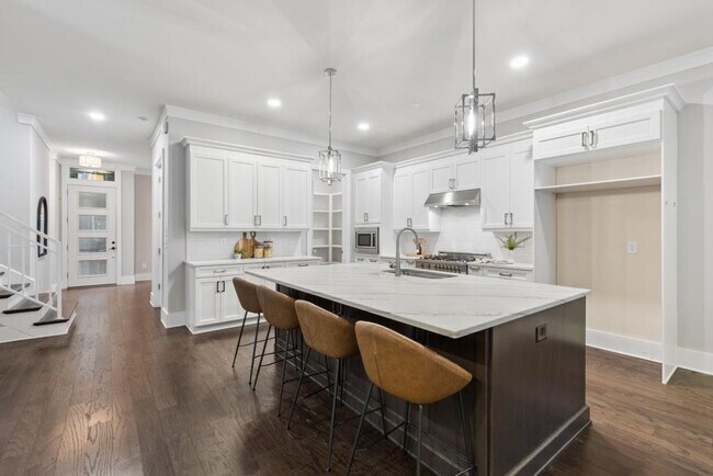 Building Photo - 2974 Hermance Dr NE