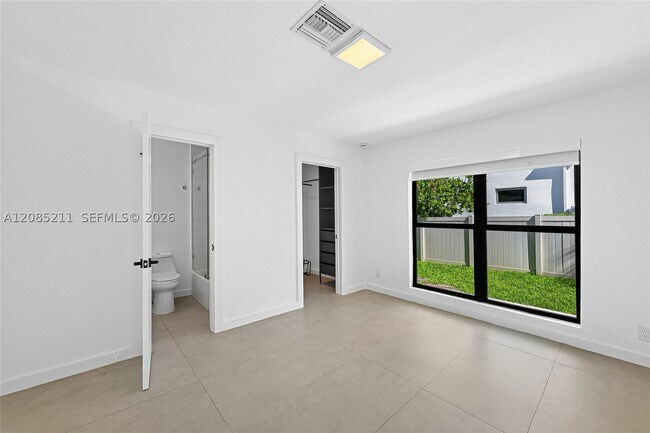 Building Photo - 536 Hibiscus Dr