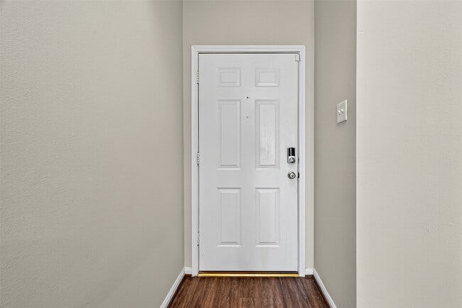 Building Photo - 17162 Summer Hollow Dr