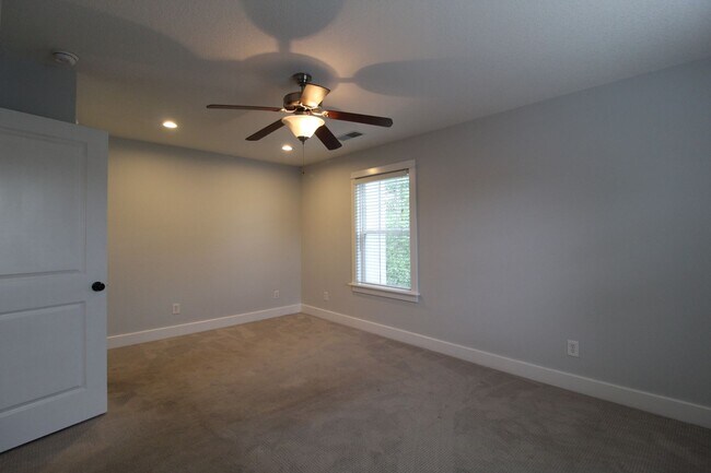Building Photo - 3 Bedroom 2.5 Bath In Kansas City, Kansas