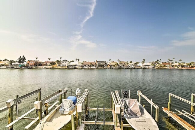 Building Photo - 15425 Fortuna Bay Dr