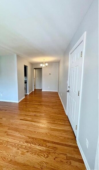 Building Photo - 525 Fairbrook St