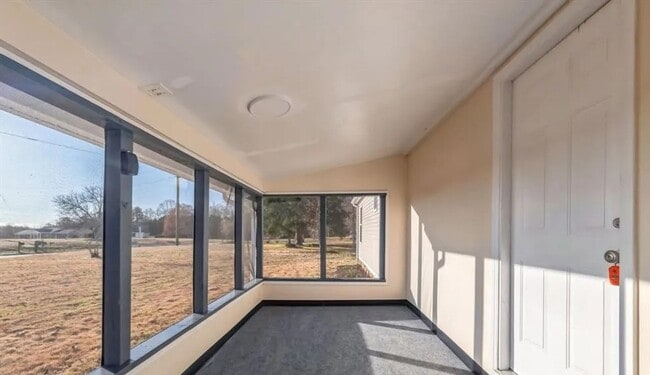 Building Photo - Welcome to this Newly renovated  3 bedroom...