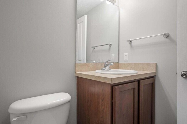 Building Photo - 587 Lazelle Rd