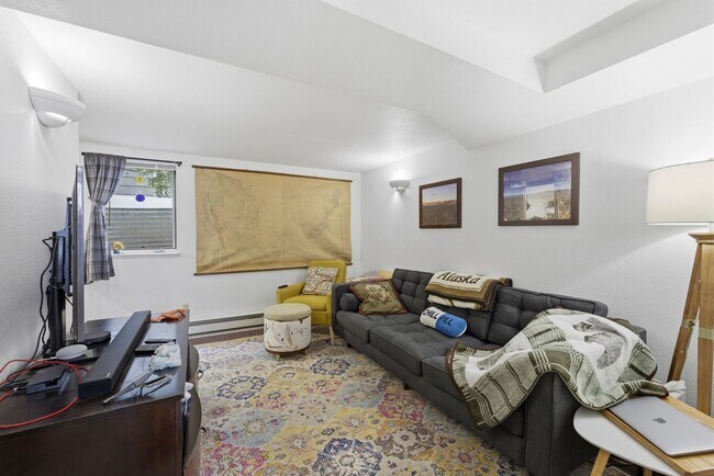 Building Photo - Cozy 1-Bed 1-Bath Basement Apartment blocks from CSU!