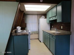 Building Photo - 547 E White Mountain Blvd