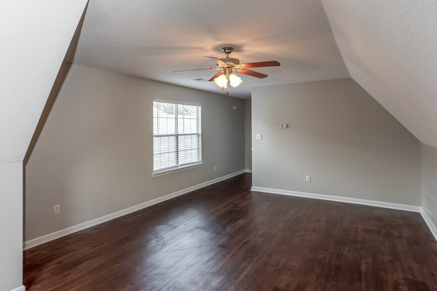 Building Photo - 7158 Crape Myrtle Dr