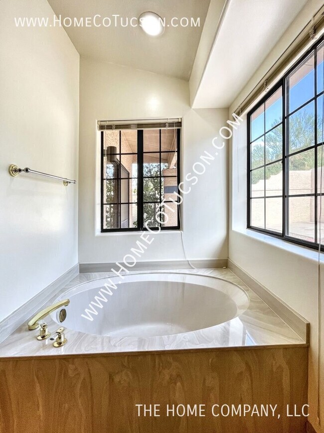 Building Photo - 1551 E Sonoran Desert Dr