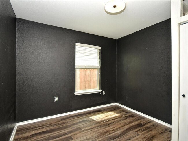 Building Photo - 6709 Sunderland Trail