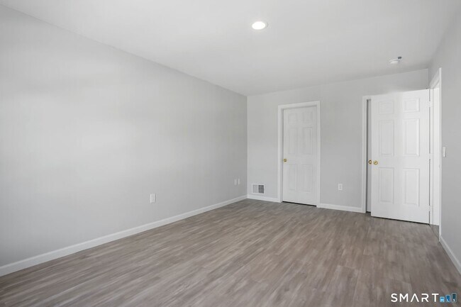 Building Photo - 19 Candlewood Springs Road