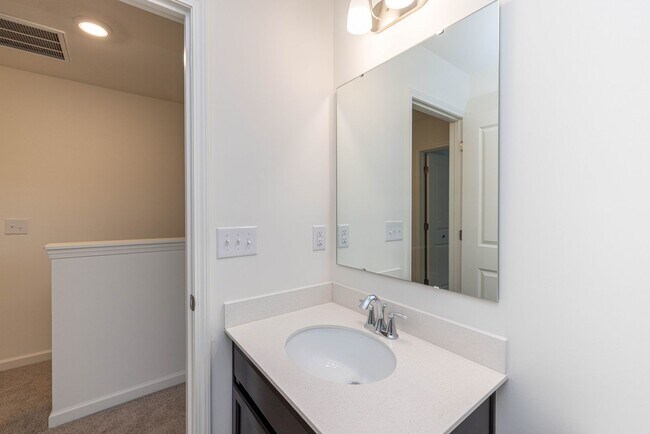 Building Photo - 451 Kinnerton Pl