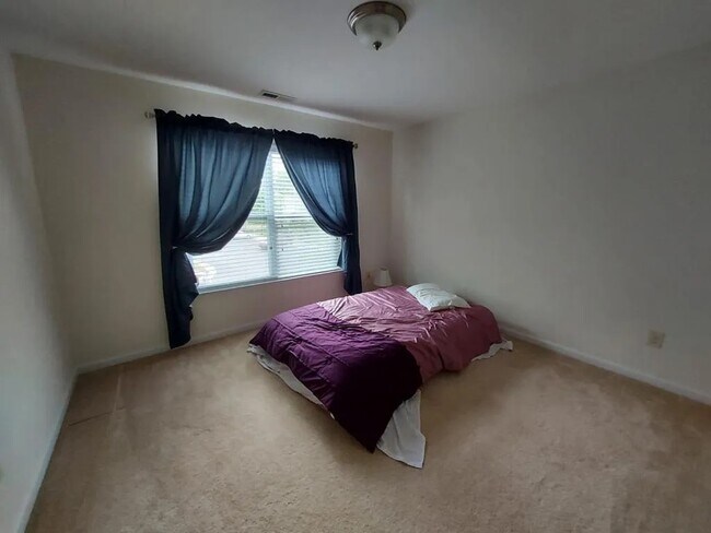 Building Photo - 2401 Memory Ridge Dr