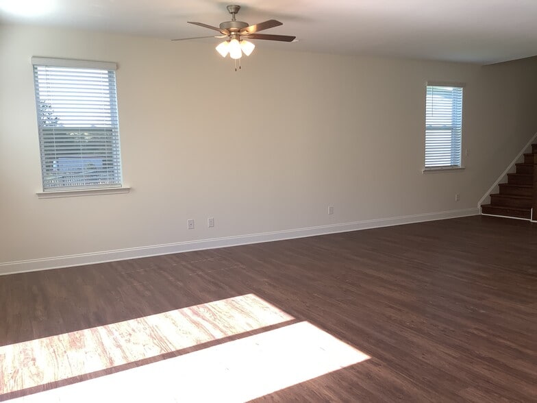 Building Photo - 173 River Hwy