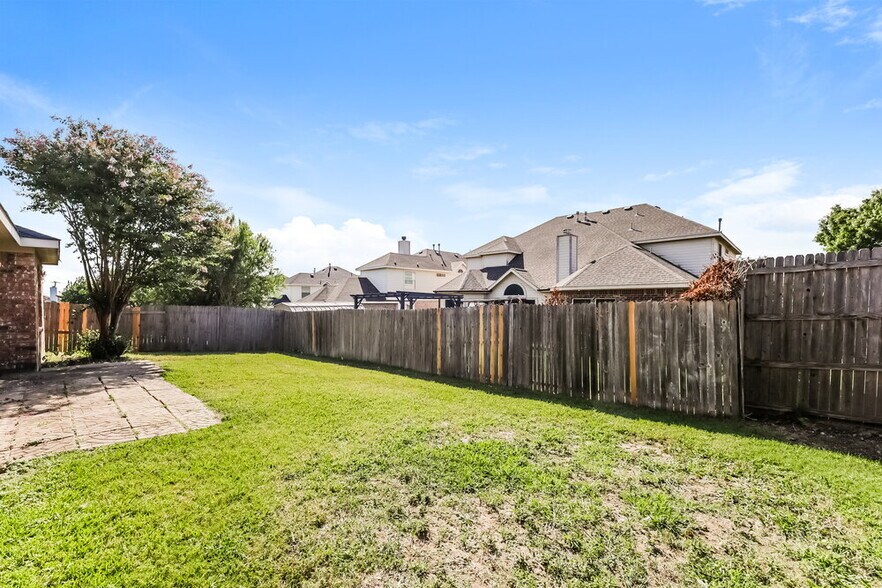 Building Photo - 617 St Eric Dr
