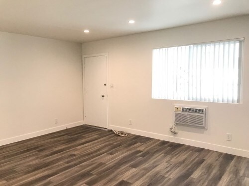 Building Photo - 739 N Sweetzer Ave