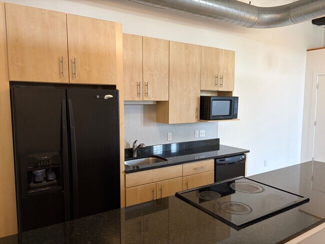 Building Photo - Sleek Manhattan Style Urban Condo Now Available in Byrne Lofts