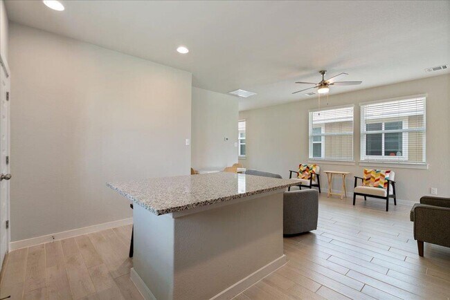 Building Photo - 330 Hortus Dr