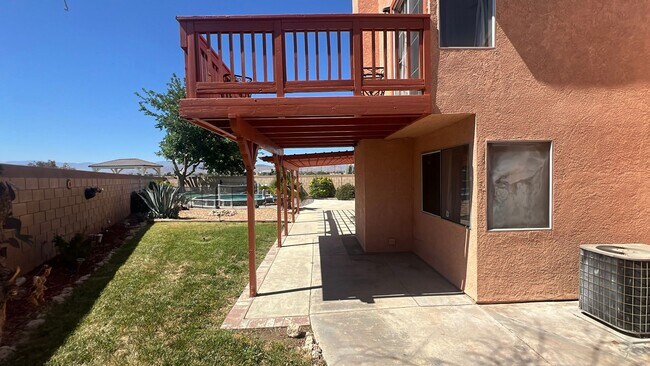 Building Photo - East Palmdale Home