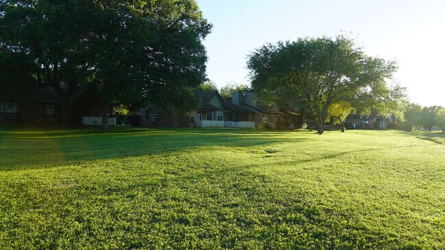 Building Photo - 1601 Faro Dr