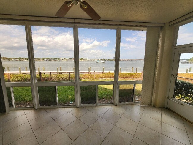 Building Photo - Bouchelle Island 2 Bedroom 2 Bath Condo