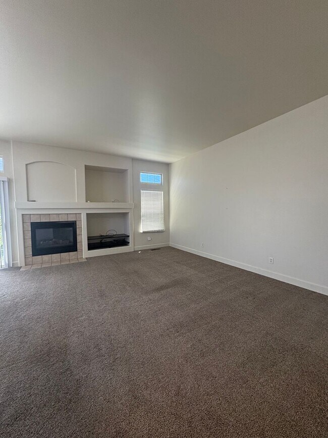 Building Photo - Move in ready North Carson