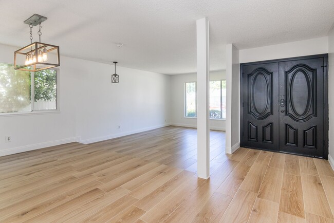 Building Photo - Spacious 3-Bedroom Home with Pool, Jacuzzi...