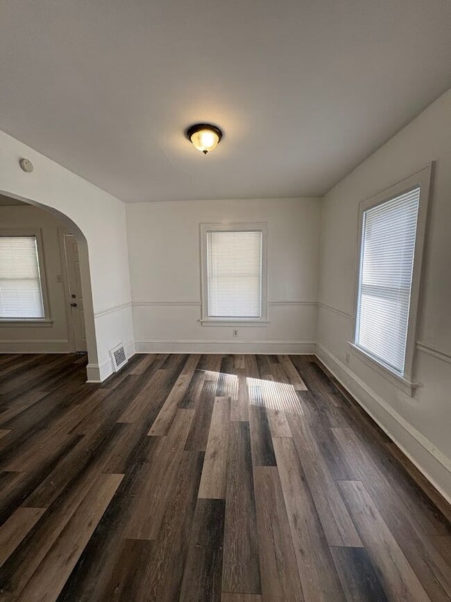 Building Photo - Two bedroom one bathroom home for rent