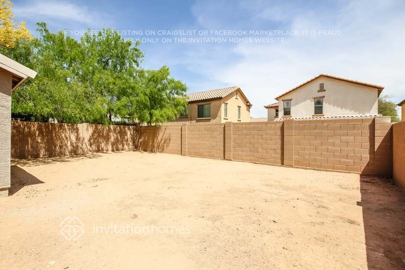Building Photo - 11747 N 148th Ave