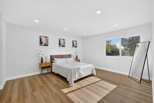 Building Photo - 13324 San Martin Pl