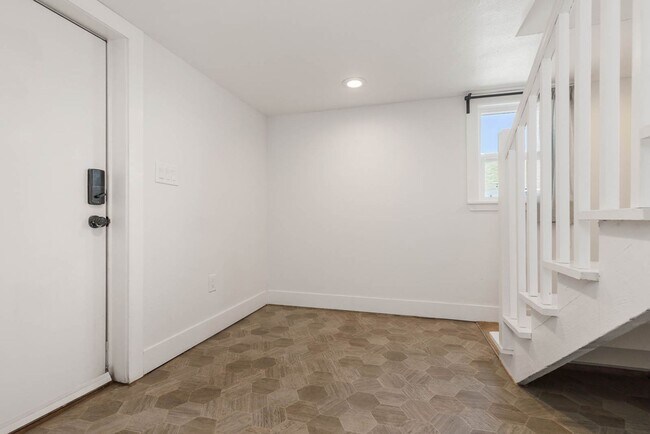 Building Photo - 4143 SW Kenyon St