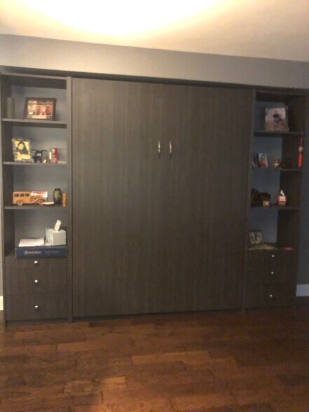 murphy bed - 300 N State St