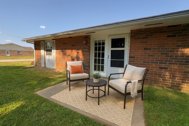 Building Photo - 1128 Amherst Dr