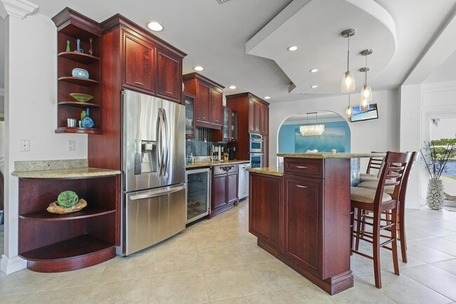 Building Photo - 1925 Coral Gardens Dr