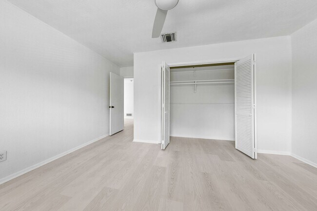 Building Photo - 7810 S Tropical Trail
