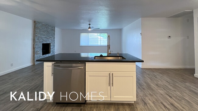 Building Photo - 702 Amity Ln