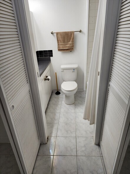 Building Photo - 1560 Kanunu St