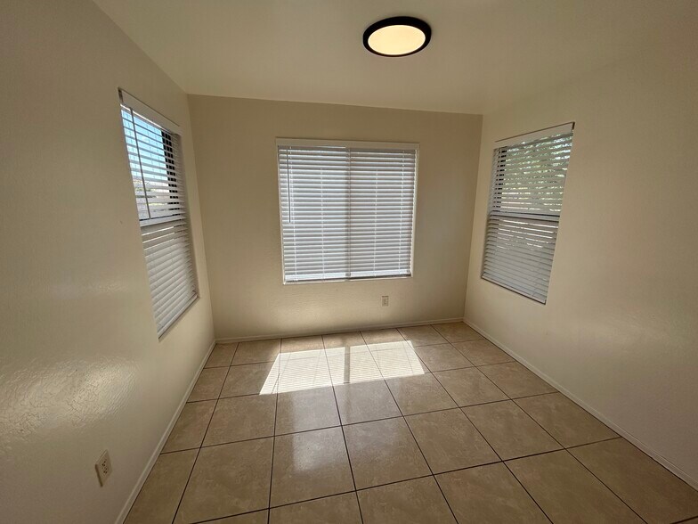 Building Photo - 7028 S 46th Dr