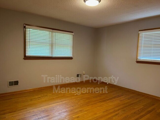Building Photo - 1706 NE 77th St