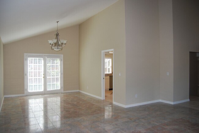 Building Photo - 4 Bedroom Home in Southwest Reno!