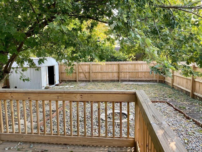 Building Photo - Charming 2-Bedroom Home with Private Driveway & Large Fenced Backyard