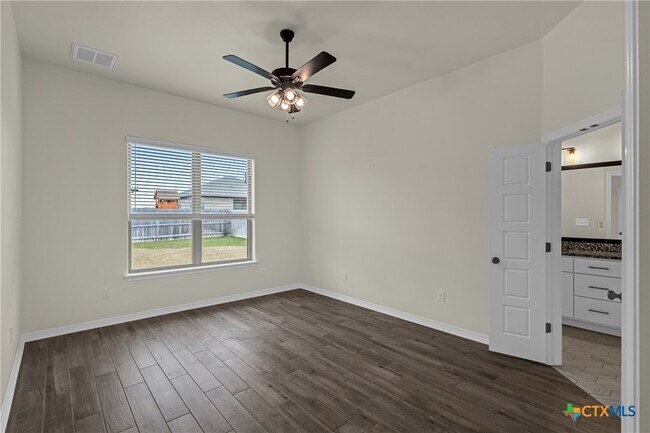 Building Photo - 712 Eagle Pass Dr