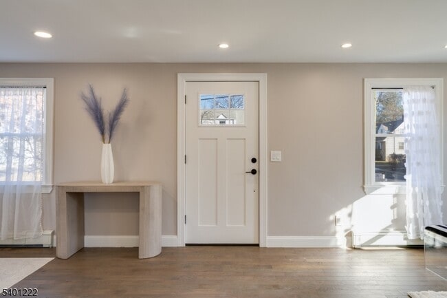 Building Photo - 21 Lombardy Pl