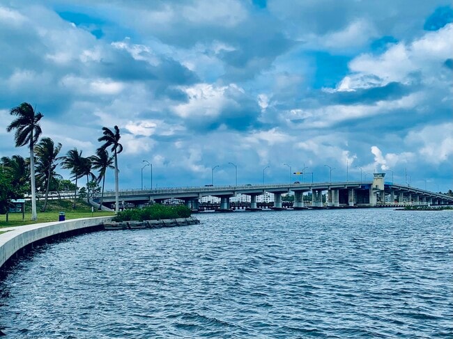 Building Photo - 1420 N Federal Hwy